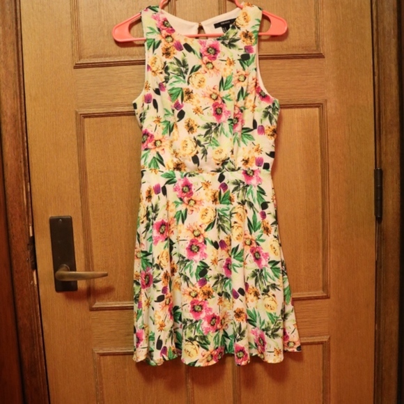 Forever 21 Tropical Floral Dress Open Back Dress M - Picture 4 of 4